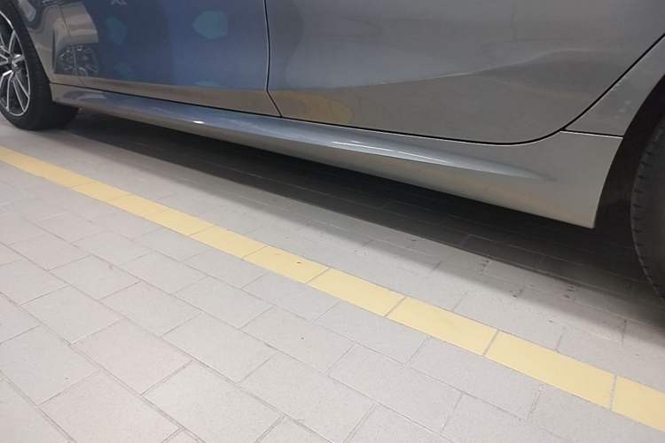 Used BMW 3 Series 2023 325Li M Sport Package Left Side Sill