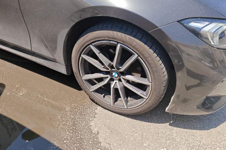 Used BMW 3 Series 2023 325Li M Sport Package Right Front Wheel Hub