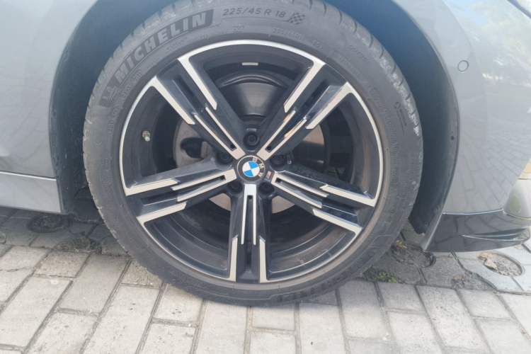 Used BMW 3 Series 2023 325i M Sport Package Right Front Wheel Hub