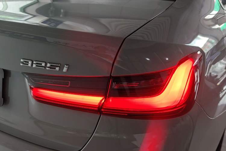 Used BMW 3 Series 2023 325i M Sport Package Right Rear Taillight