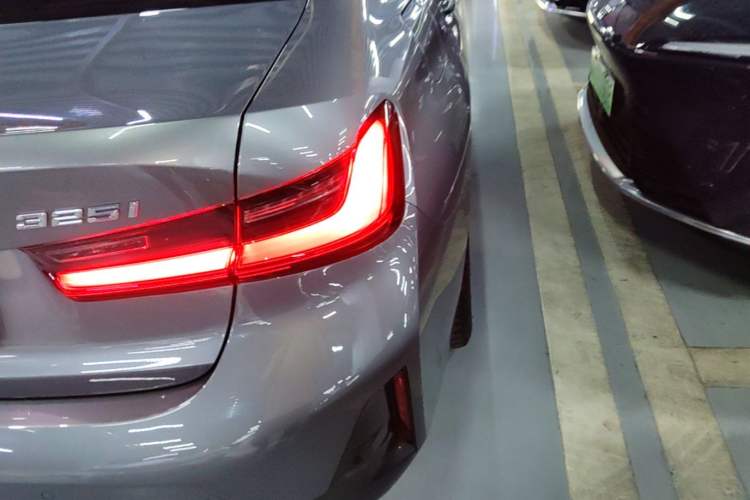 Used BMW 3 Series 2023 325i M Sport Package Right Rear Taillight
