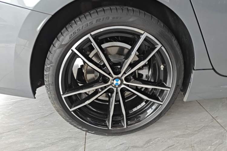 Used BMW 3 Series 2023 325i M Sport Night Edition Package Right Rear Wheel Hub