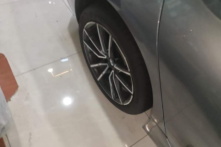 Used BMW 3 Series 2023 325Li M Sport Package Right Rear Wheel Hub