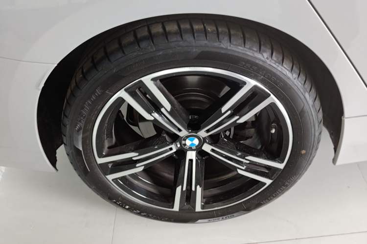Used BMW 3 Series 2023 325i M Sport Package Right Rear Wheel Hub