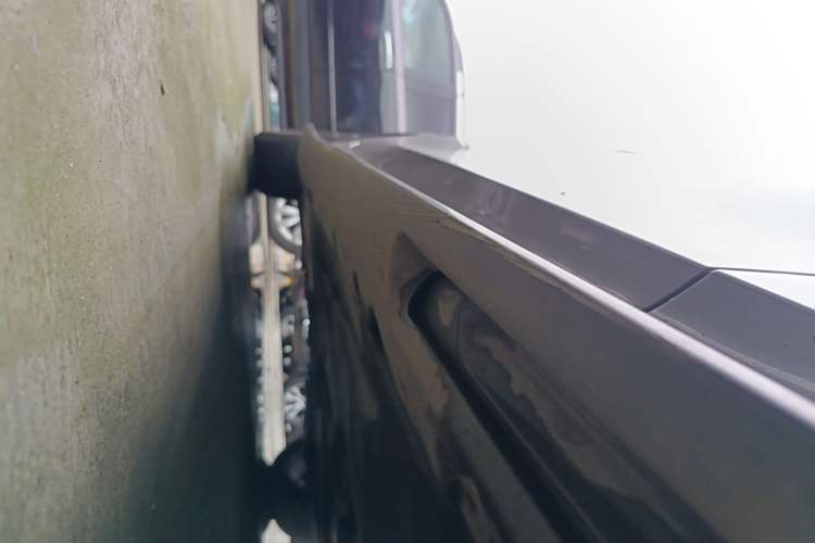 Used BMW 3 Series 2023 325Li M Sport Night Edition Package Right Side Sill