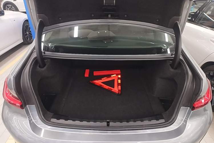 Used BMW 3 Series 2023 325Li M Sport Package Trunk