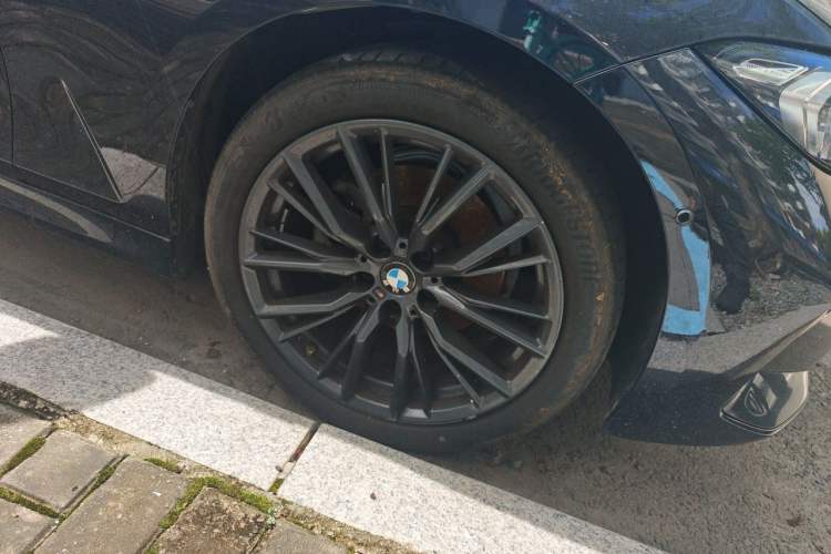 Used BMW 3 Series 2023 325Li M Sport Night Edition Package Right Front Wheel Hub