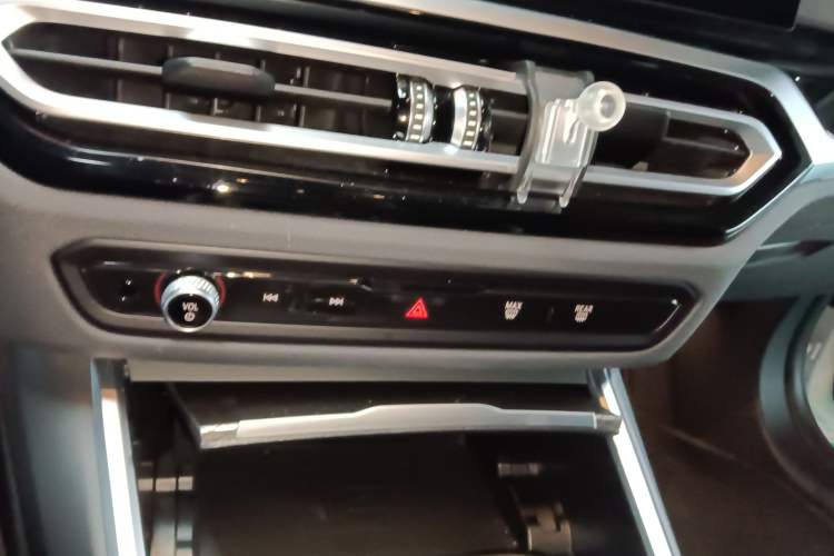 Used BMW 3 Series 2023 330i M Sport Night Edition Package Audio And AC Panel