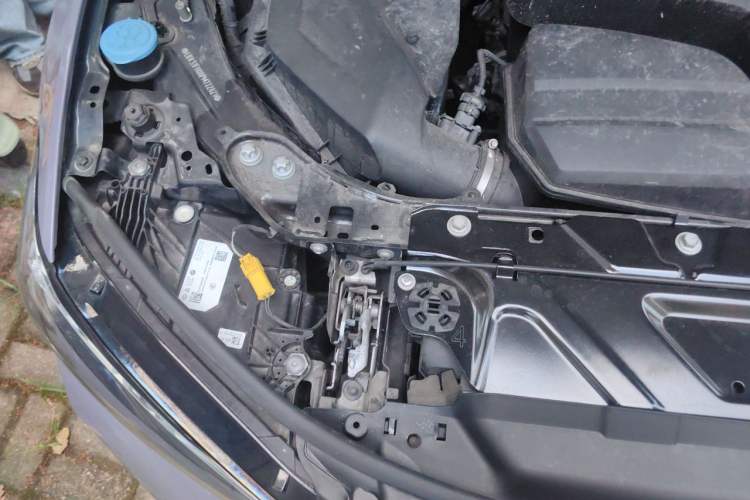 Used BMW 3 Series 2023 325Li M Sport Night Edition Package Engine Bay Right