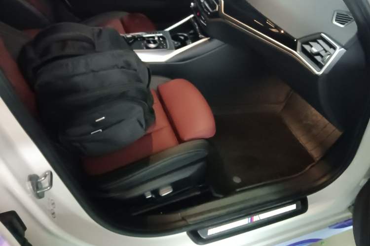 Used BMW 3 Series 2023 330i M Sport Night Edition Package Right Front Seat