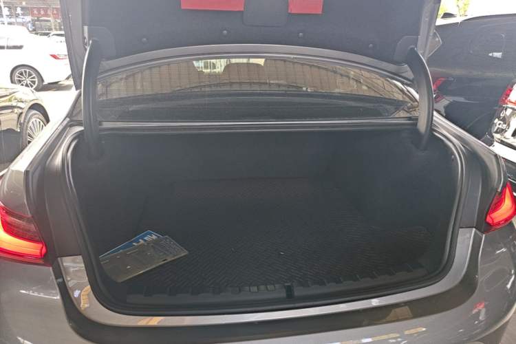 Used BMW 3 Series 2023 325Li M Sport Package Trunk