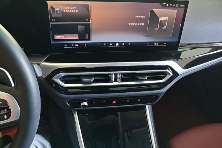 Used BMW 3 Series 2023 320Li M Sport Package Audio And AC Panel