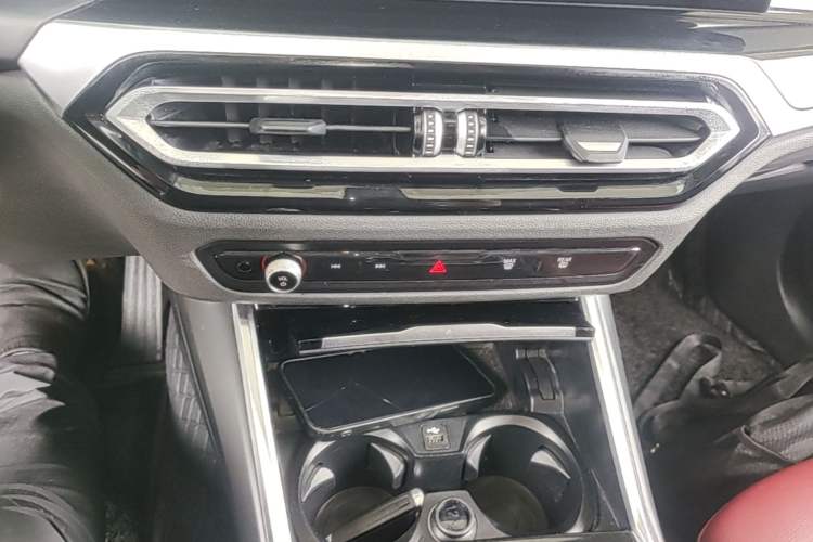 Used BMW 3 Series 2023 320Li M Sport Package Audio And AC Panel