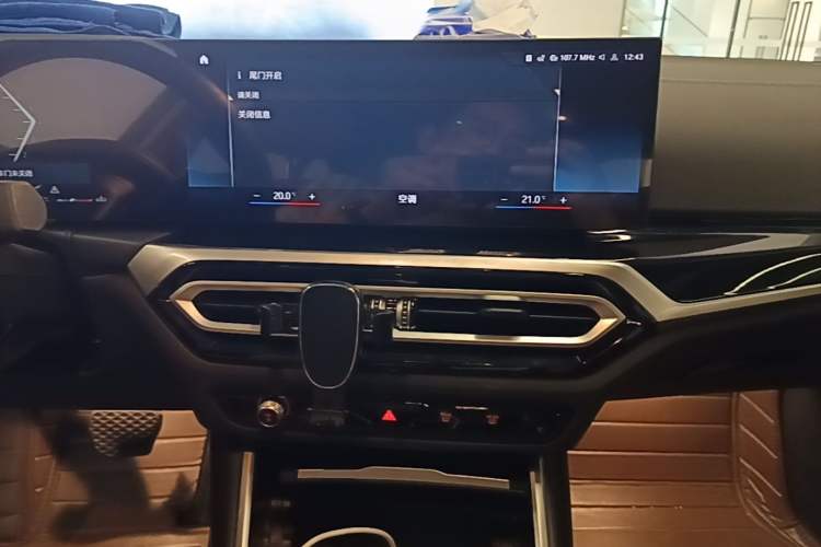 Used BMW 3 Series 2023 320Li M Sport Package Audio And AC Panel