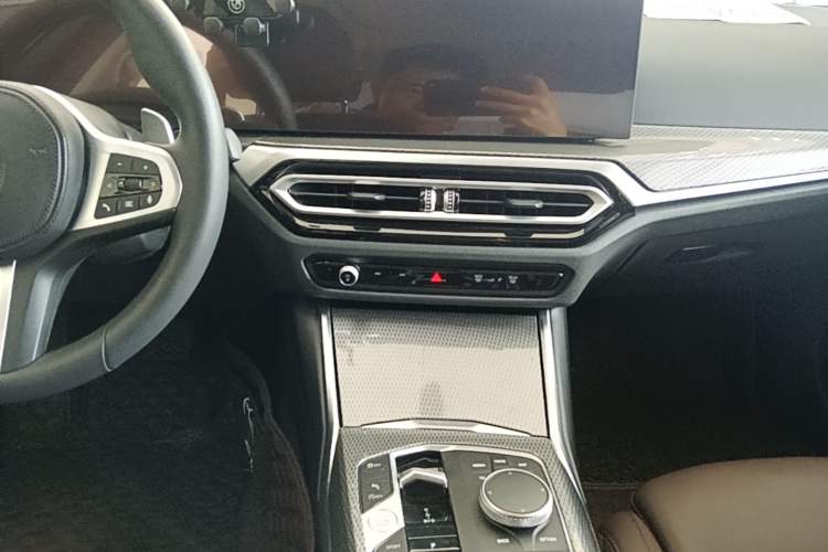 Used BMW 3 Series 2023 325Li M Sport Package Audio And AC Panel