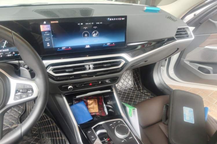 Used BMW 3 Series 2023 320Li M Sport Package Audio And AC Panel