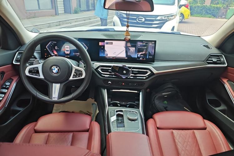 Used BMW 3 Series 2023 325i M Sport Package Center Console