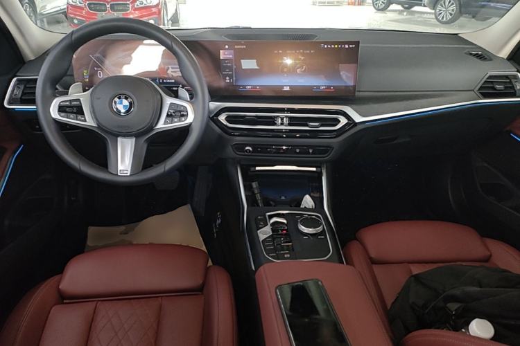 Used BMW 3 Series 2023 325i M Sport Package Center Console