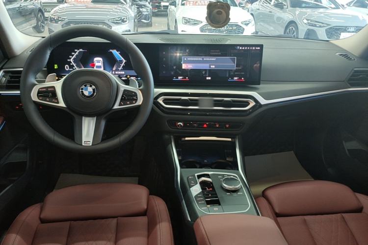 Used BMW 3 Series 2023 325i M Sport Package Center Console