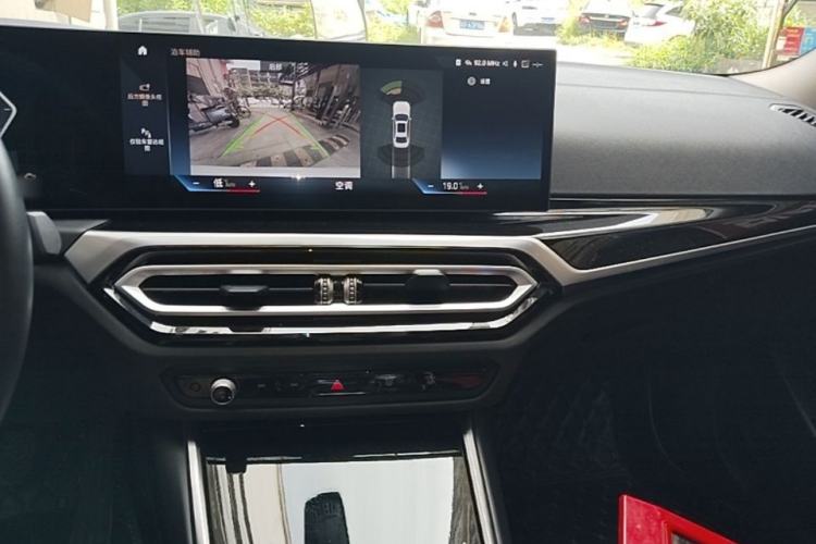Used BMW 3 Series 2023 320Li M Sport Package Center Console