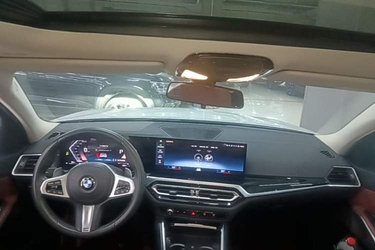 Used BMW 3 Series 2023 320Li M Sport Package Center Console
