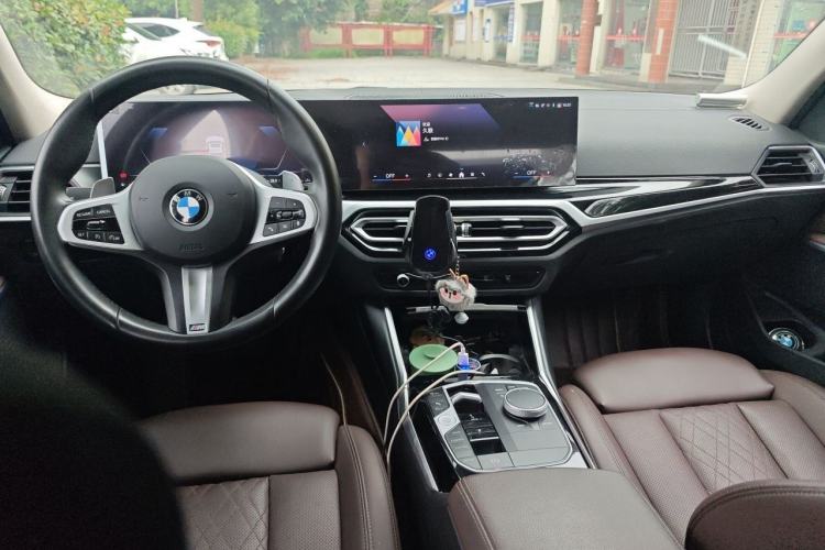 Used BMW 3 Series 2023 320i M Sport Package Center Console