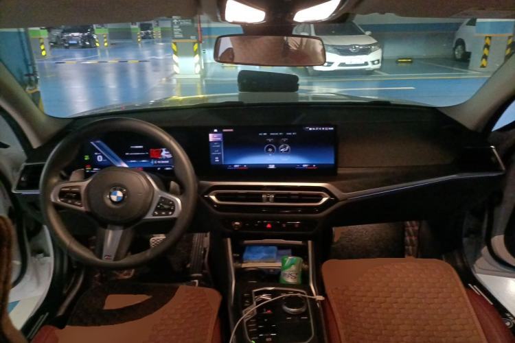 Used BMW 3 Series 2023 325i M Sport Package Center Console