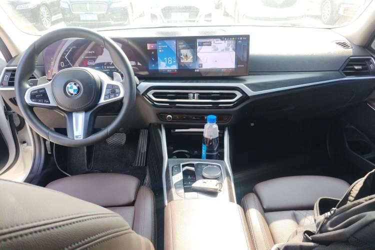 Used BMW 3 Series 2023 325i M Sport Package Center Console