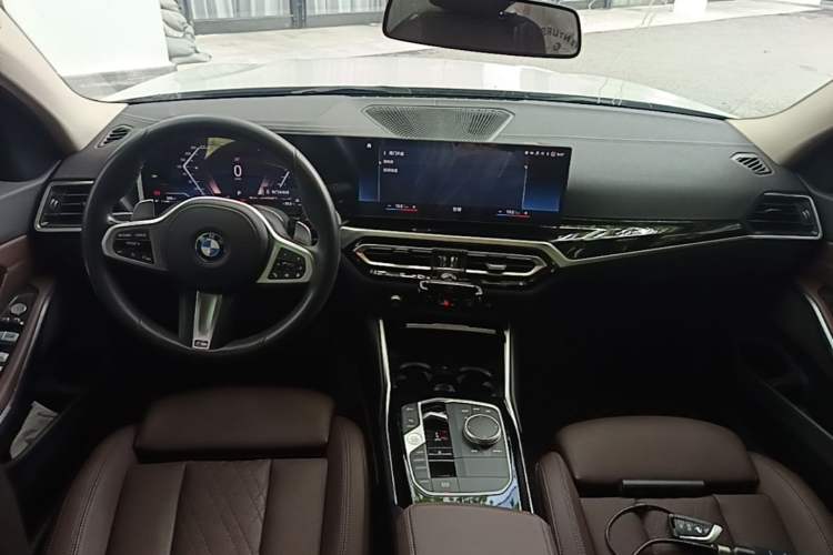 Used BMW 3 Series 2023 320Li M Sport Package Center Console