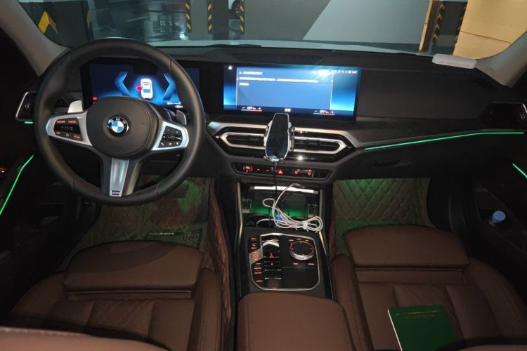 Used BMW 3 Series 2023 325i M Sport Package Center Console
