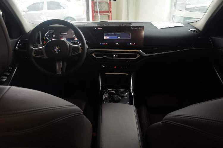 Used BMW 3 Series 2023 320Li M Sport Package Center Console