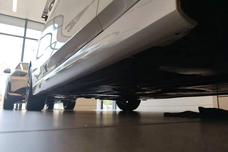 Used BMW 3 Series 2023 320Li M Sport Package Chassis Front Right