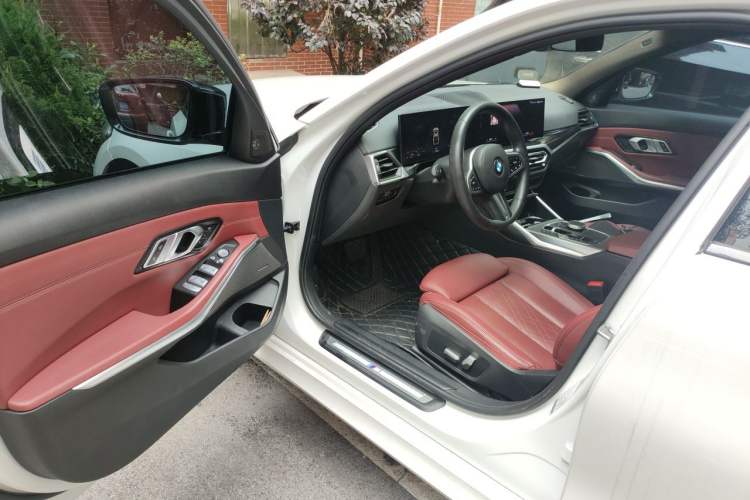 Used BMW 3 Series 2023 325i M Sport Night Edition Package Driver Seat