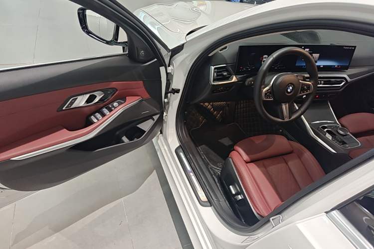 Used BMW 3 Series 2023 325i M Sport Package Driver Seat