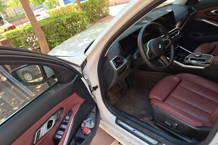Used BMW 3 Series 2023 320i M Sport Package Driver Seat