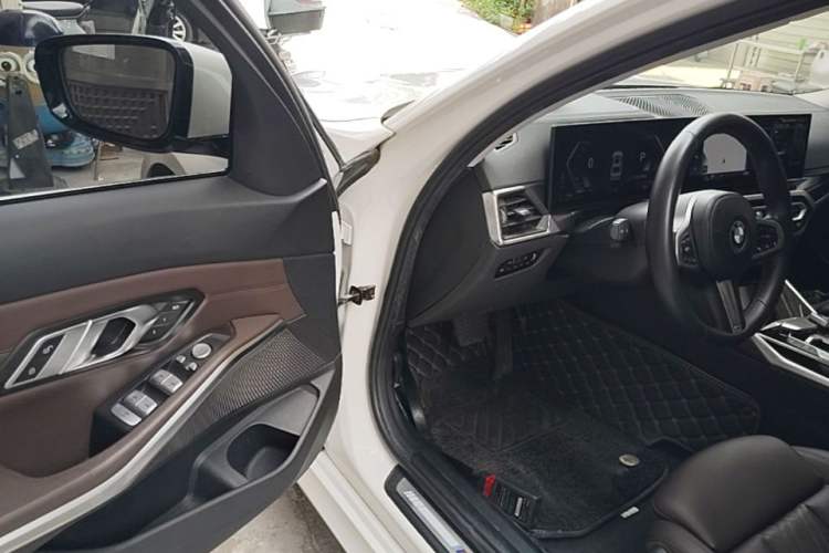 Used BMW 3 Series 2023 320Li M Sport Package Driver Seat