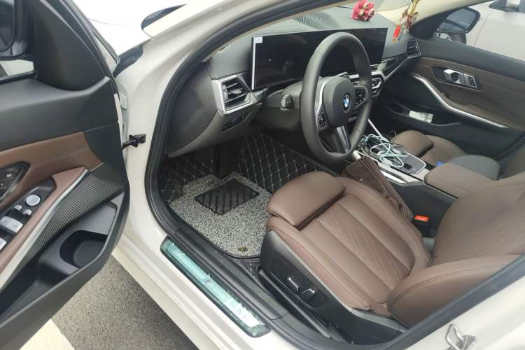 Used BMW 3 Series 2023 320Li M Sport Package Driver Seat