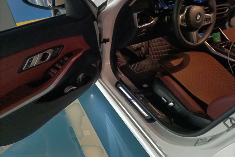Used BMW 3 Series 2023 325i M Sport Package Driver Seat