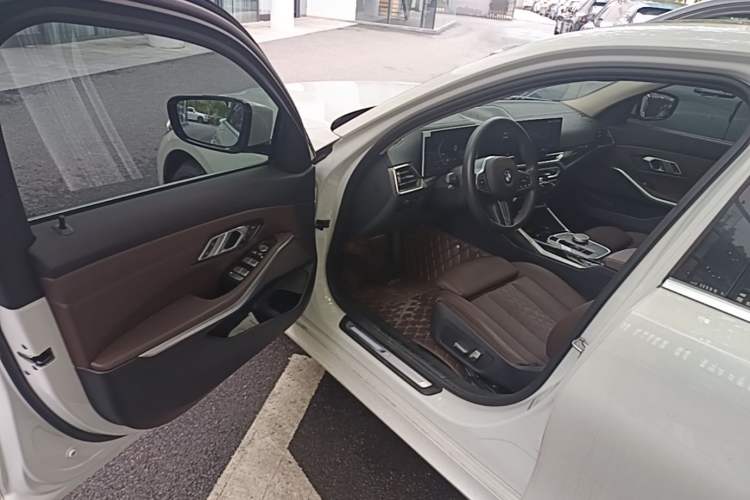 Used BMW 3 Series 2023 320Li M Sport Package Driver Seat