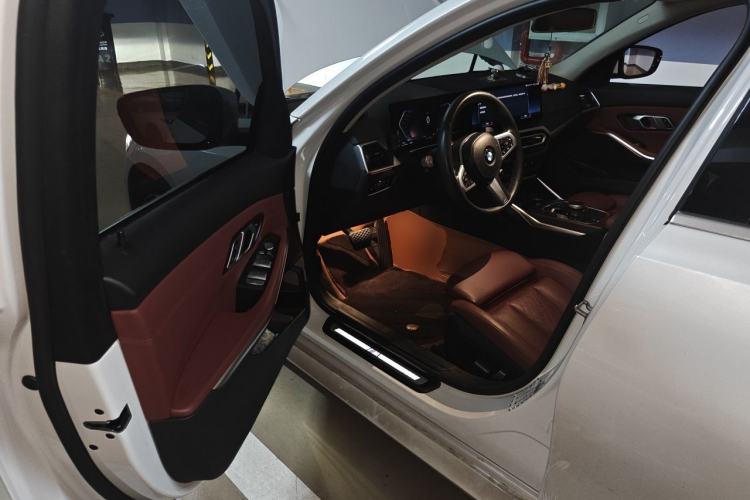 Used BMW 3 Series 2023 325i M Sport Package Driver Seat