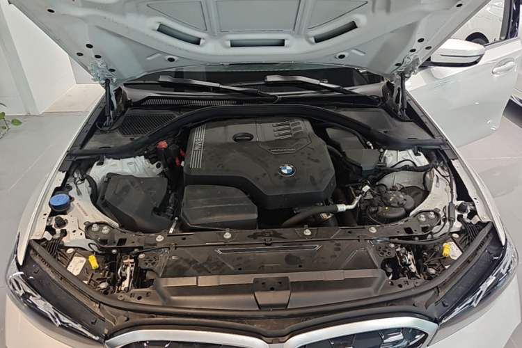 Used BMW 3 Series 2023 325i M Sport Package Engine Bay