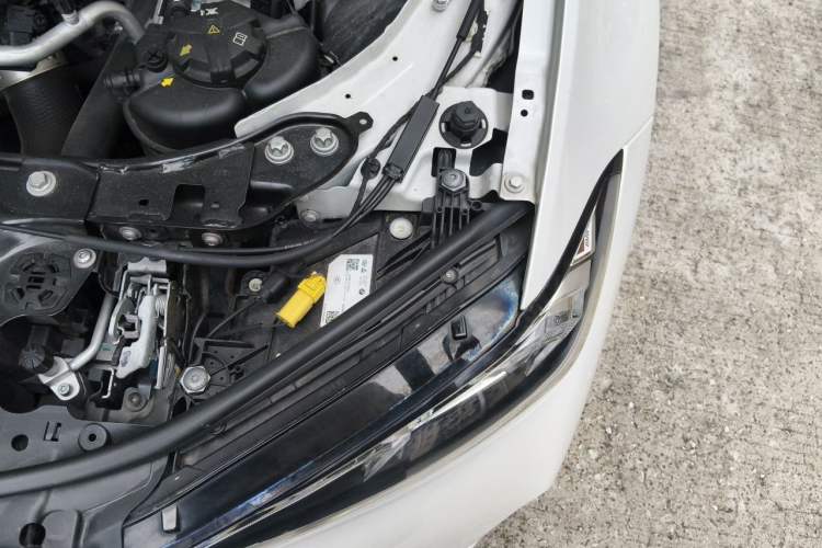 Used BMW 3 Series 2023 325Li M Sport Package Engine Bay Left