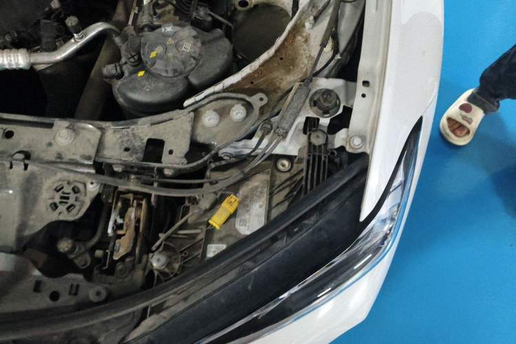 Used BMW 3 Series 2023 325i M Sport Package Engine Bay Left
