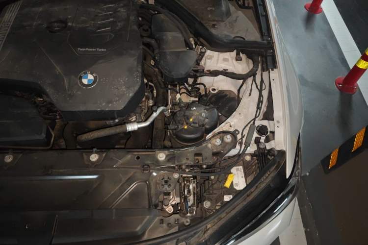 Used BMW 3 Series 2023 325i M Sport Package Engine Bay Left