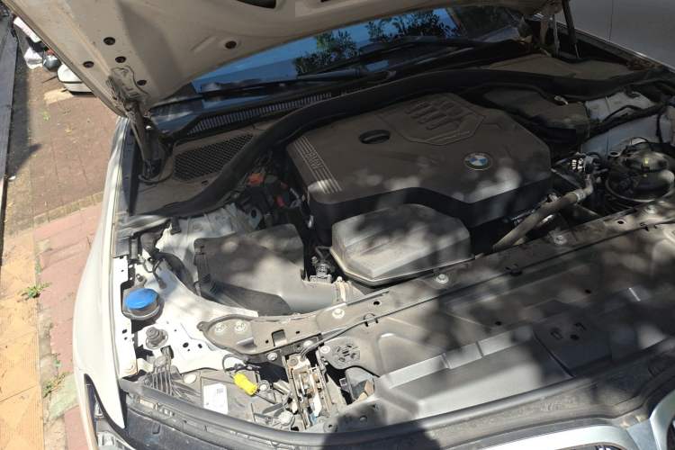 Used BMW 3 Series 2023 320i M Sport Package Engine Bay Right