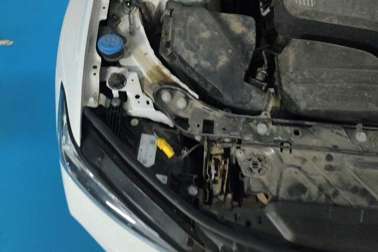 Used BMW 3 Series 2023 325i M Sport Package Engine Bay Right
