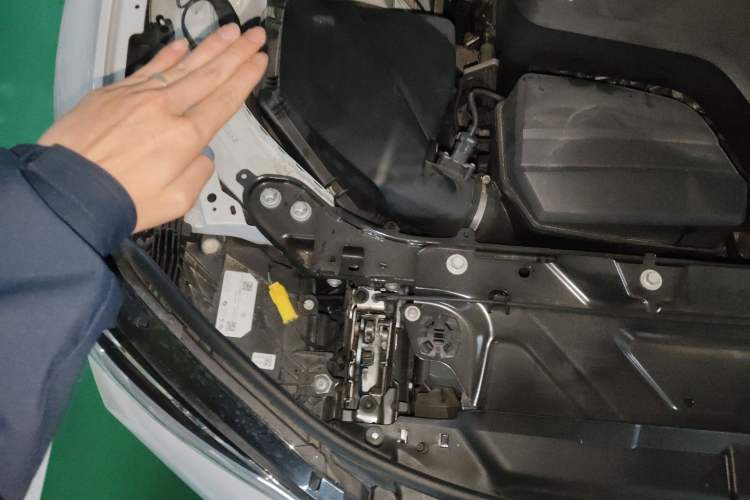 Used BMW 3 Series 2023 325Li M Sport Night Edition Package Engine Bay Right