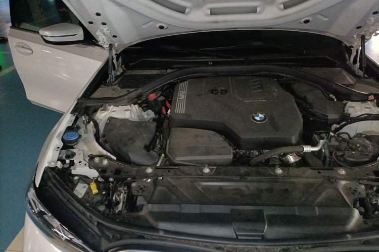 Used BMW 3 Series 2023 325i M Sport Package Engine Bay Right