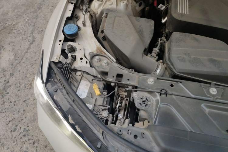 Used BMW 3 Series 2023 320Li M Sport Package Engine Bay Right