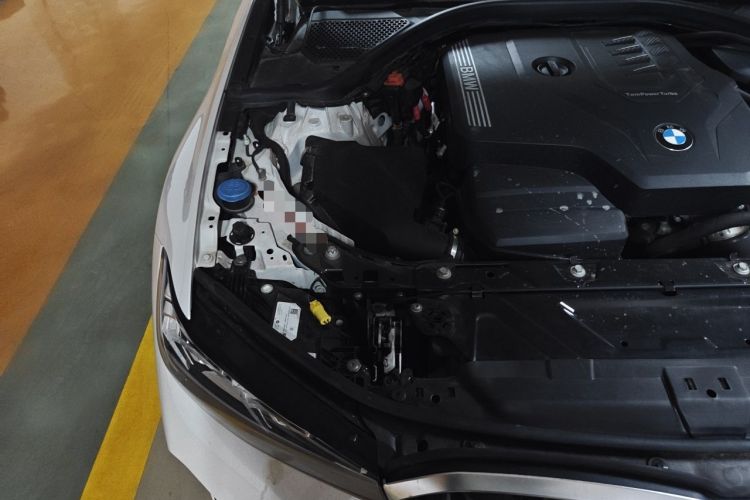 Used BMW 3 Series 2023 325i M Sport Package Engine Bay Right